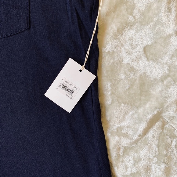 NWT Banana Republic - The Signature Tee in Navy - Picture 3 of 4